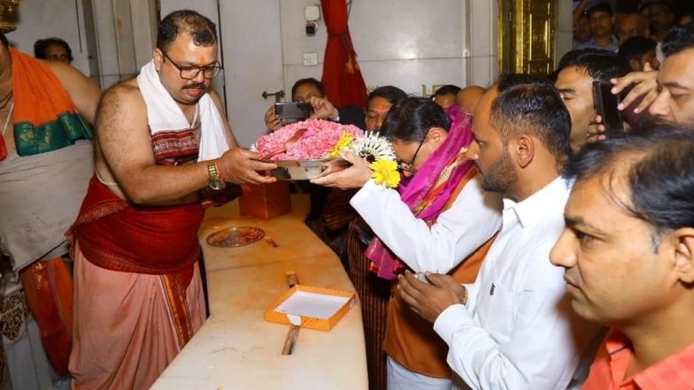 Uttarakhand CM Pushkar Singh Dhami Offers Prayers at Shree Siddhivinayak Ganapati Temple in Mumbai (See Pics and Video)