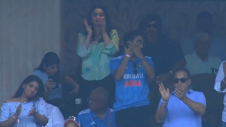 Sara Tendulkar Gives Standing Ovation to Shubman Gill After His Solid Knock Against Sri Lanka at Wankhede Stadium During IND vs SL CWC 2023 Match, Picture Goes Viral!