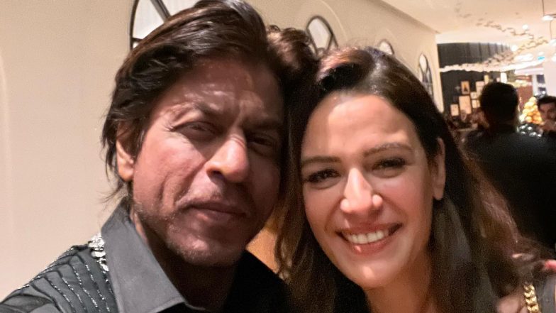 Shah Rukh Khan Plants A Kiss On Mona Singh's Head At His 58th Birthday Bash, Actress Shares Pics On Inst!