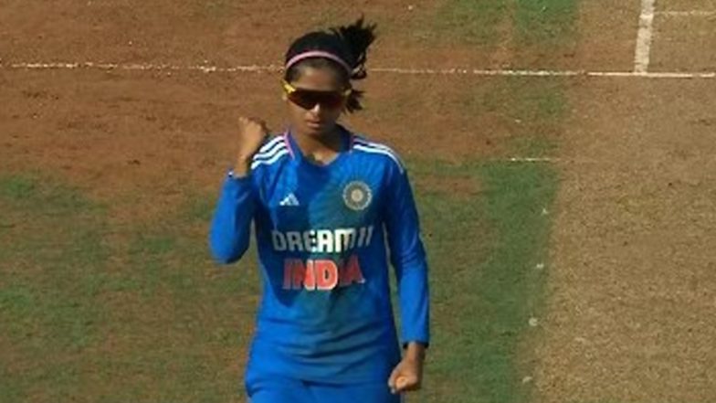 Shreyanka Patil Defends 12 Runs in Last Over, Wins Player of the Match Award Helping India A Women Beat England A Women in 1st T20I