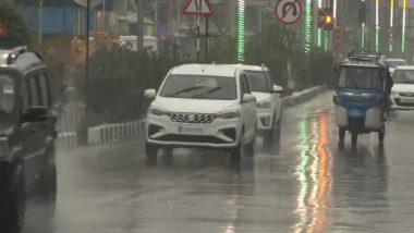 Jammu and Kashmir: Sudden Change in Weather Brings Relief to Locals After Rainfall Lashes Several Parts of Srinagar (Watch Video)