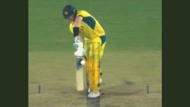 Steve Smith Opts Not To Take DRS After Being Trapped LBW Off Jasprit Bumrah's Bowling, TV Replay Shows He Was ‘Not Out’ During IND vs AUS CWC 2023 Final (Watch Video)