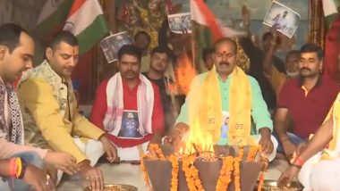 World Cup Final 2023: Fans Perform Special Havan in Varanasi for Team India's Victory Against Australia in ICC CWC Finals (Watch Video)