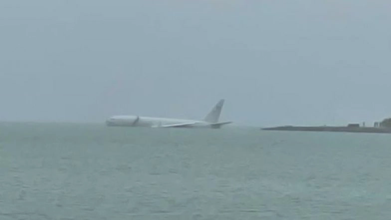 Militar Says US Navy Plane Overshot Runway and Went Into Bay in Hawaii