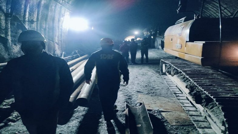 Uttarakhand Tunnel Collapse: Efforts Continue to Rescue 40 Workers Trapped After Char Dham Project-Linked Tunnel Collapsed, Disaster Management Secretary Takes Stock (See Pics and Video)
