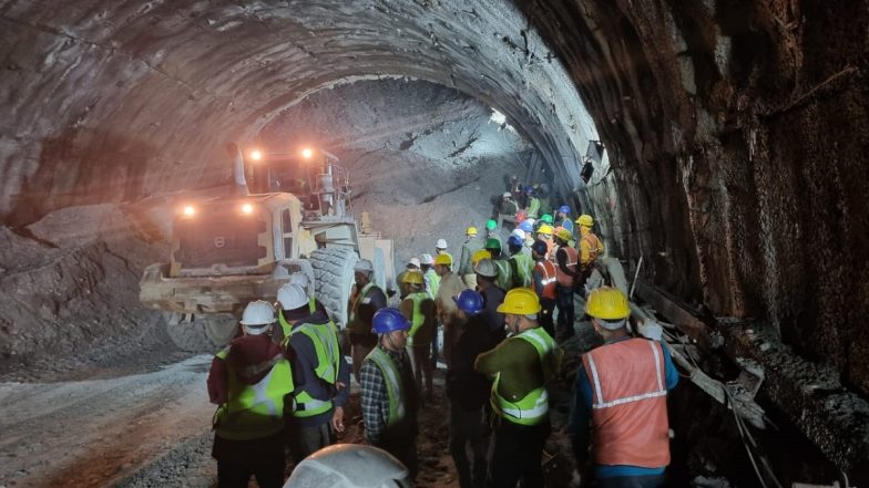 Uttarkashi Tunnel Collapse Day Six: Delay in Rescue Operation for 40 Trapped Labourers Due to Fragile Nature of Terrain, Says Official