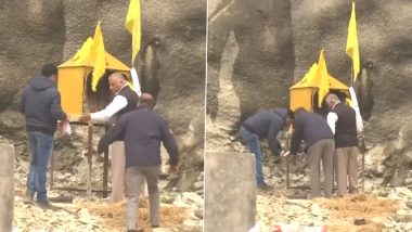 Uttarkashi Tunnel Collapse: Union Minister General VK Singh Offers Prayers at Temple Built Near Mouth of Silkyara Tunnel as Rescue Operation Continues (Watch Video)