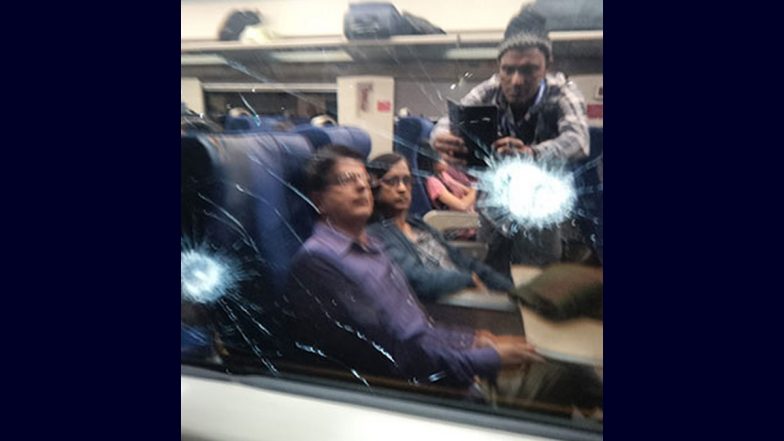 Vande Bharat Express Train in Odisha's Bhubaneshwar Pelted With Stones Between Meramandali and Budhapank, Windowpane Damaged