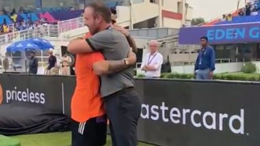 AB de Villiers Meets Virat Kohli at Eden Gardens on His Birthday Ahead of IND vs SA ICC Cricket World Cup 2023 Match, Video Goes Viral!