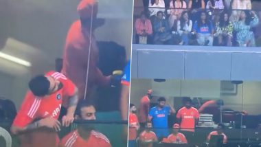 Virat Kohli Spotted Peeking From Dressing Room To Look at Anushka Sharma Seated in Stands at Wankhede Stadium During IND vs NZ CWC 2023 Semifinal, Adorable Video Goes Viral!
