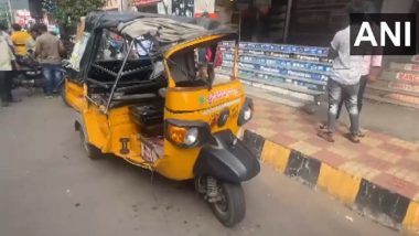 Visakhapatnam Road Accident: Eight School Children Injured After Auto Collides With Lorry Near Sangam Sarath Theatre (Watch Video)