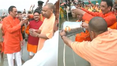 Chhath Pooja 2023: Uttar Pradesh CM Yogi Adityanath Offers 'Arghya' to Sun God in Lucknow As Part of Chhath Celebrations (Watch Video)