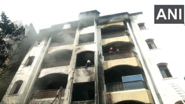 Hyderabad Fire: Six Killed As Blaze Erupts in Multi-Storeyed Building in Nampally's Bazar Ghat Area (Watch Video)