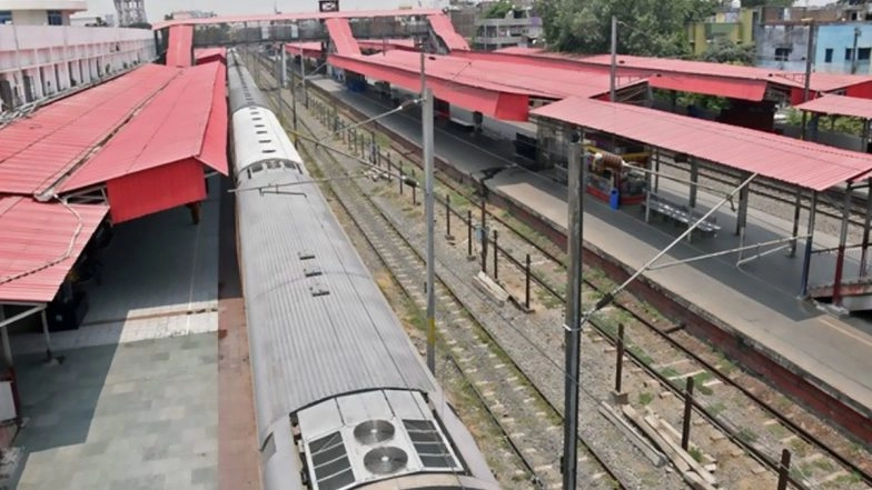 Mumbai Train Accident: Three Railway Staffers Die After Being Run over by Local Train During Signalling Work in Vasai