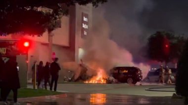 US Plane Crash: Pilot Killed as Small Aircraft Crashes and Burns on Doorstep of Shopping Centre in Texas' Plano (Watch Videos)