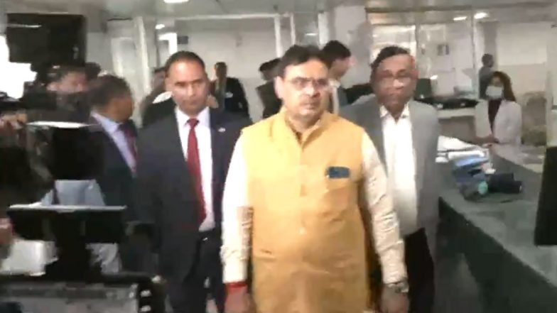 Rajasthan CM Bhajan Lal Sharma Makes Surprise Visit to Sawai Man Singh Hospital; Reprimands Officials (Watch Video)