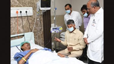 TDP Chief N Chandrababu Naidu Meets Former Telangana CM K Chandrasekhar Rao at Yashoda Hospital (Watch Video)
