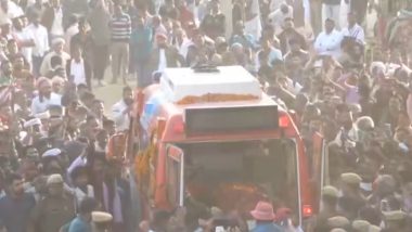 Sukhdev Singh Gogamedi Last Rites: Thousands Gather at Hanumangarh to Bid Adieu to Rashtriya Rajput Karni Sena Chief (Watch Video)
