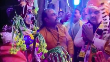 Rajasthan CM Bhajan Lal Sharma Offers Prayers at Giriraj Parikrama Marg Shrinathji Temple in Mathura (Watch Video)