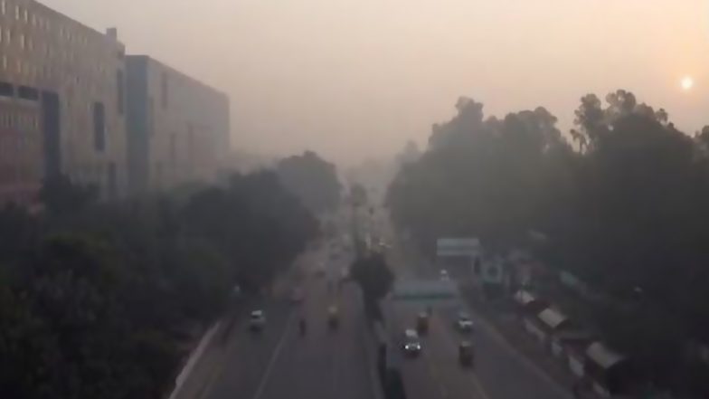 Delhi Air Pollution: GRAP 3 Invoked in National Capital, Plying of BS-III Petrol and BS-IV Diesel Four-Wheelers Banned