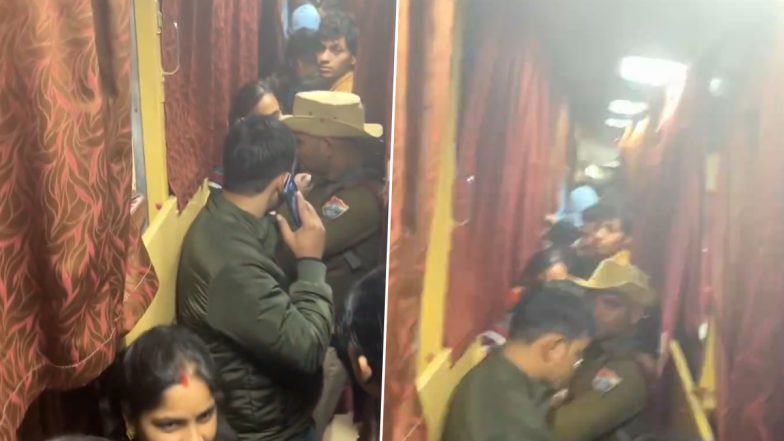 AC Coach of Dehradun-Bound Kumbh Express Train Gets Nearly 'Hijacked' by Ticketless Passengers, Indian Railways Responds After Video Goes Viral