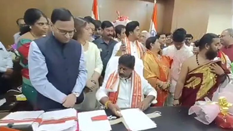 Telangana Deputy CM Bhatti Vikramarka Mallu Takes Charge of His Office at State Secretariat (Watch Video)