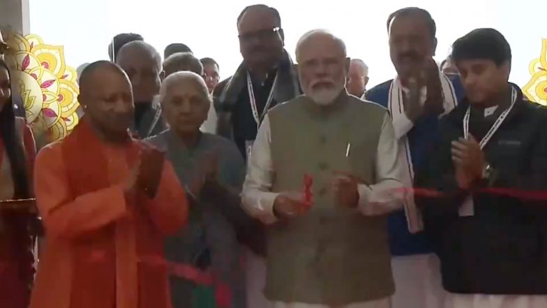 PM Narendra Modi Inaugurates Maharishi Valmiki International Airport in Ayodhya (Watch Videos)