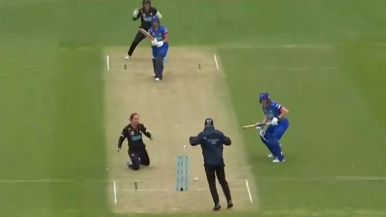 Unbelievable! Bowler Amelia Kerr Drops Catch Which Results in Run Out At Non-Striker's End During Women's Super Smash 2023-24 Match (Watch Video)