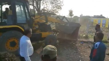 Madhya Pradesh: Ujjain Municipal Corporation Demolishes Illegal Meat Shops After State Government’s Instruction (Watch Video)