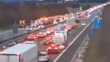 German Farmers Protest: Tens of Thousands of Tractors Bring Traffic to Standstill in Stuttgart As Farmers Protest Over Centre's Move To Cut Tax Breaks for Diesel (Watch Video)