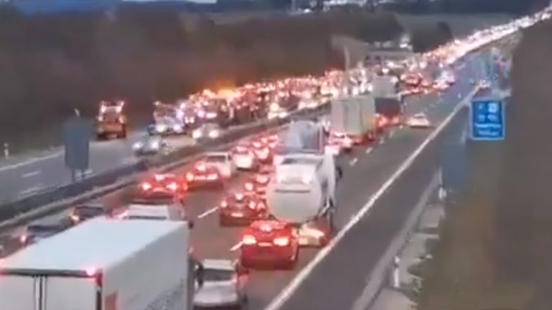 German Farmers Protest: Tens of Thousands of Tractors Bring Traffic to Standstill in Stuttgart As Farmers Protest Over Centre's Move To Cut Tax Breaks for Diesel (Watch Video)