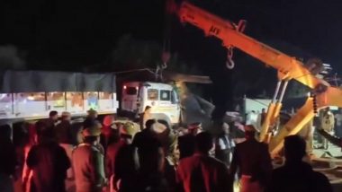 Uttar Pradesh Road Accident: Four Killed, Two Injured As Truck Crashes Into Roadside Eatery on Etawah-Kanpur National Highway (Watch Video)