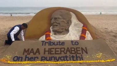 Heeraben Modi Death Anniversary: Sudarsan Pattnaik Pays Tribute to PM Narendra Modi’s Mother With Sand Sculpture on Puri Beach (See Pic and Video)