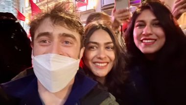 Mrunal Thakur Has an Adorable Fangirl Moment With Harry Potter Actor Daniel Radcliffe (See Pic)