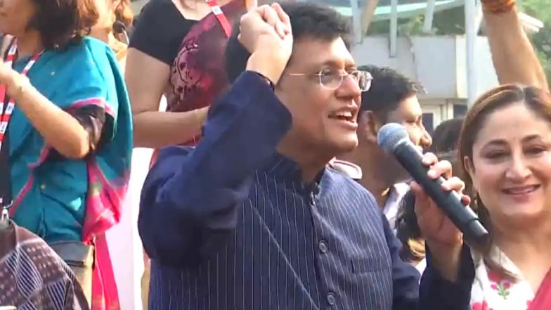 'So Beautiful, So Elegant, Looking Like a Wow': Piyush Goyal Flags Off 'One Bharat Sari Walkathon' in Mumbai (Watch Video)