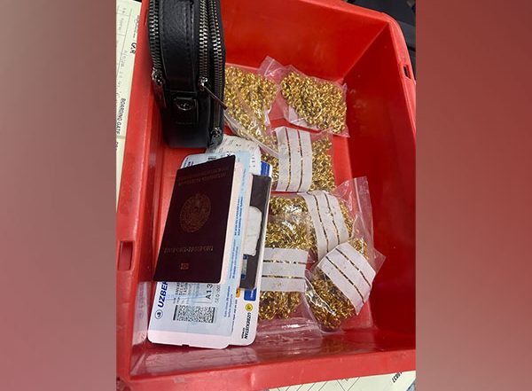 India News | Delhi: CISF Arrest Two Uzbek Nationals with Gold Weighing 4.7 Kg