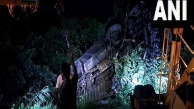 India News | Tamil Nadu: 1 Dead, 20 Injured After Bus Overturns and Falls into Ditch Near Chengalpattu District