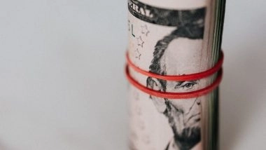 World News | Pak: Foreign Currency Worth PKR10mn Confiscated from Sukkur-Karachi Bus