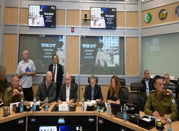 World News | Israeli PM Benjamin Netanyahu Convenes War Cabinet Meeting Amid Gaza Tensions