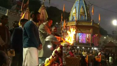 Uttarakhand CM Pushkar Singh Dhami Performs Ganga Aarti in Haridwar; Prays for Happiness, Prosperity of State (Watch Video)