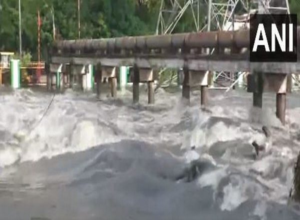 India News | Chennai Faces Massive Waterlogging While Koovam River Rages Due to Cyclone 'Michaung'