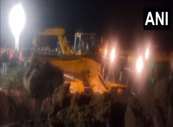 India News | Madhya Pradesh: Rescue Operation Underway After Five-year-old Girl Falls into 25-ft Borewell