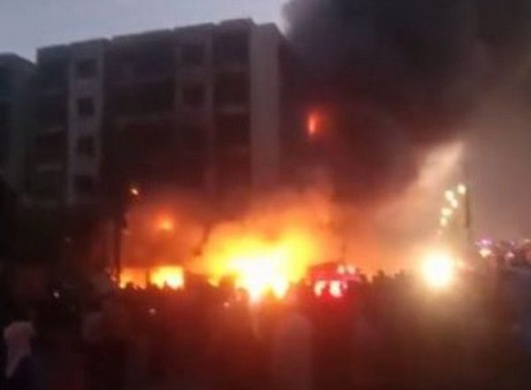 World News | Pakistan: Death Toll in Karachi Mall Fire Rises to Four, 2 Injured