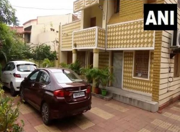 India News | Income Tax Dept Conducts Raids at Boudh Distilleries in Odisha, Jharkhand, Recovers Huge Amount of Cash