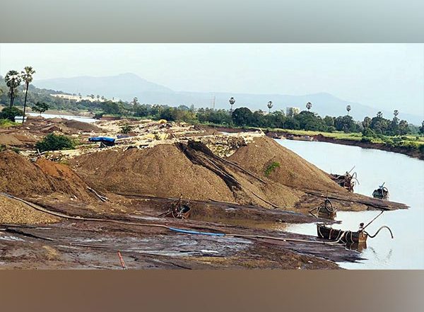India News | Bihar: Mining Inspector Among 6 Injured in Sand Mafia Attack in Kishanganj, 21 Booked