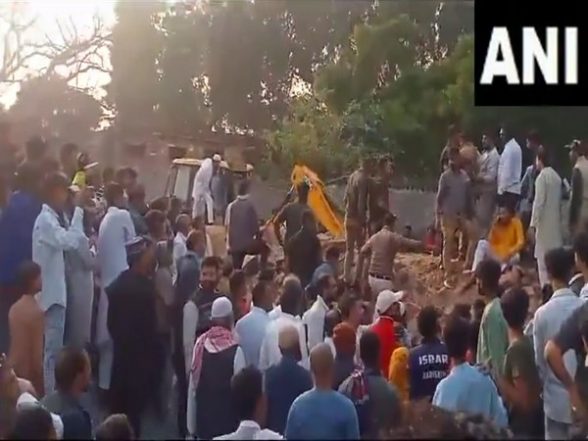 India News | Mau Wall Collapse: UP CM Yogi Announces Rs 2 Lakh Each to Kin of Deceased - Vimarsana News