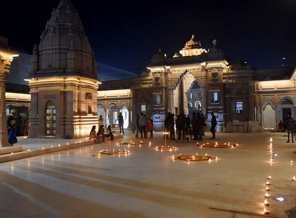 India News | Kashi Vishwanath Dham Witnesses Record Devotee Influx, Attracts over 13 Cr Visitors in Two Years