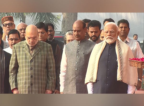 India News | PM Modi, Amit Shah, Others Pay Tributes to Fallen Jawans on 22 Yrs of Parliament Attack