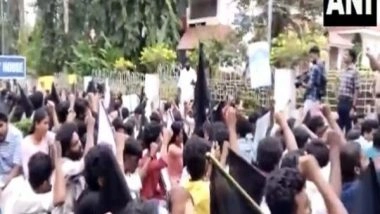 India News | SFI Raises Black Banners at Calicut University Against Governor Arif Mohammed Khan