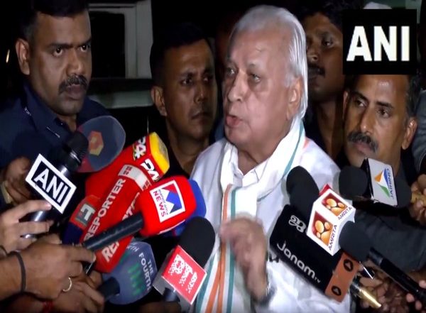 India News | SFI Protest: Kerala Governor Arif Mohammed Khan Accuses Police of Inaction